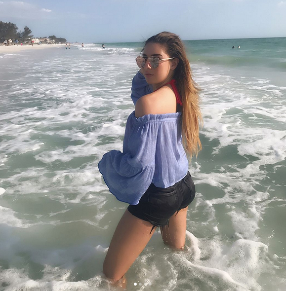 SARAH, fata cea mică a ANAMARIEI PRODAN, face furori cu formele sale! Uite cât de sexy este în costum de baie