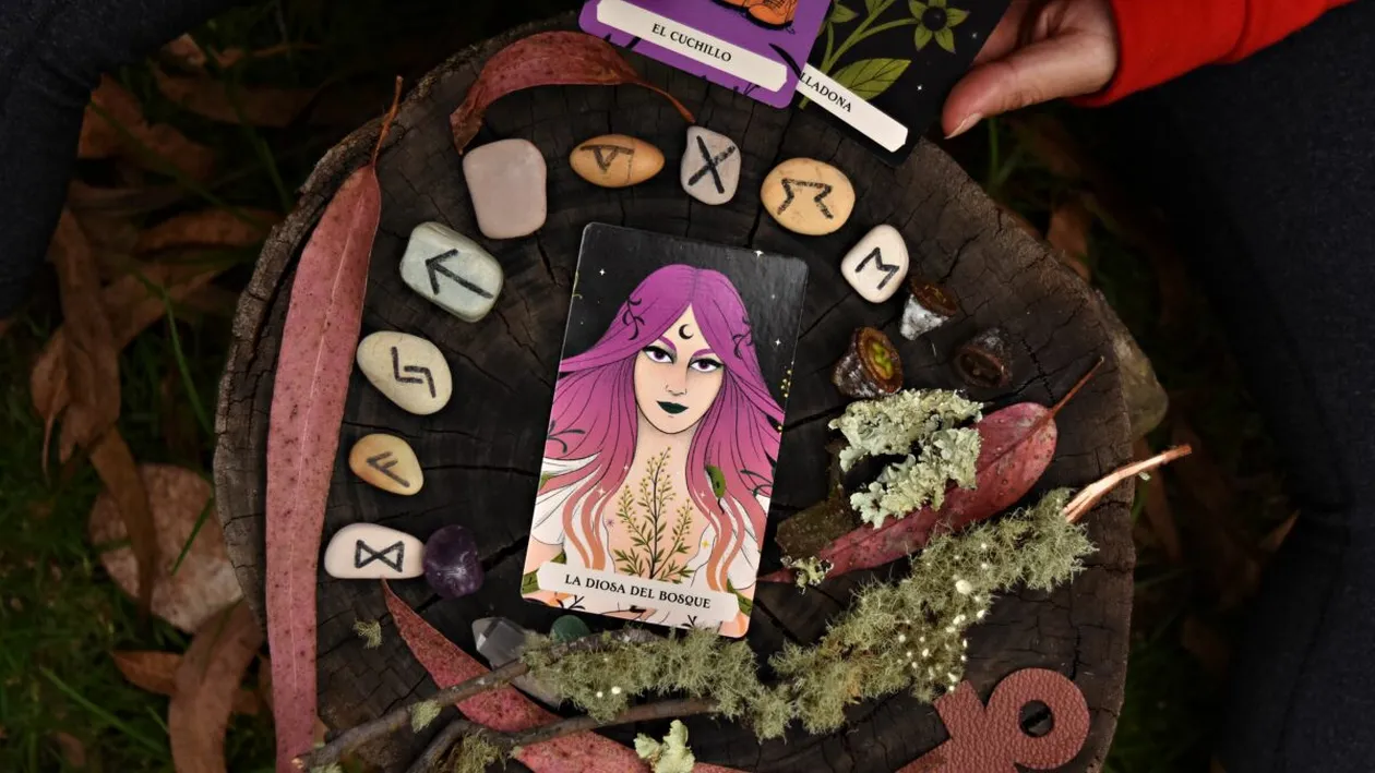 Horoscop rune azi, 10 august 2026. Zodia care va avea probleme la locul de muncă. Ai grijă la colegi!