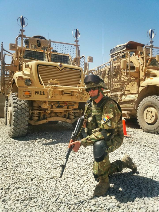 Militarul-erou luptă în Afganistan ca să își trateze fiul grav bolnav! Darius are trei ani: „Noi nu am auzit vocea lui niciodată”
