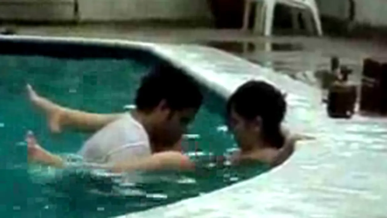 VIDEO libidinos! Doi tineri excitati fac sex in piscina hotelului in vazul tuturor turistilor! Ea e uda toata, el e in culmea extazului!