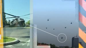 Imagini nedifuzate până acum cu aterizarea forțată a elicopterului Black Hawk american, în Piața Charles de Gaulle. Șoferii au crezut că nu văd bine!