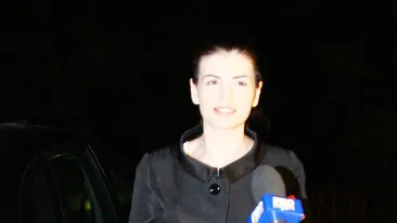Monica l-a tinut 15 minute pe Irinel in fata blocului inainte sa-i dea fetita!