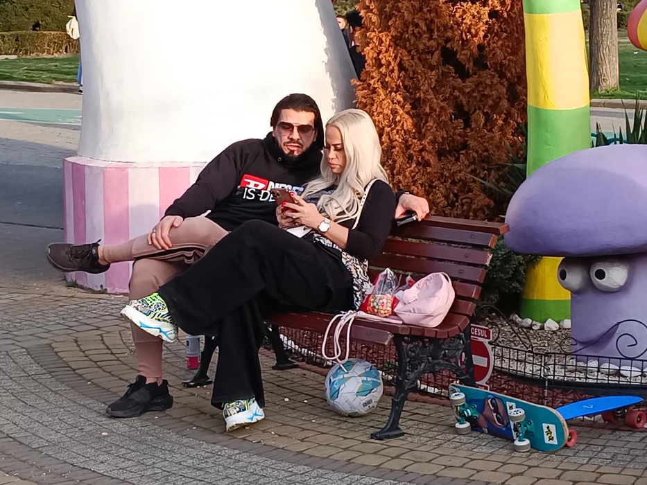 Anda Adam și soțul ei, surprinși în ipostaze cum rar mai vezi, dar… Cine le-a ”tulburat” liniștea