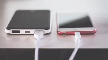 Ce se întâmplă dacă laşi laptopul sau telefonul la încărcat peste noapte? Cât curent consumă, de fapt
