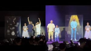 NOSFE, pe scenă la Arenele Romane! Trupa Șatra B.E.N.Z. i-a adus un omagiu cu ajutorul inteligenței artificiale