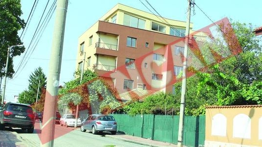Un bloc de patru etaje, ridicat fara autorizatie