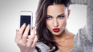 Spune-mi câte selfieuri îţi faci, ca să-ţi spun de om eşti