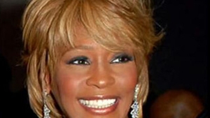 Whitney Houston ar putea fi deshumata si apoi ingropata in beton!
