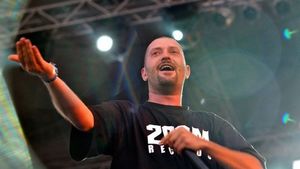 Scandal de proporţii în industria muzicală! GUESS WHO, atac dur la adresa lui CHELOO! "Femeia nu că te ghida, îţi conducea şi trupa!"