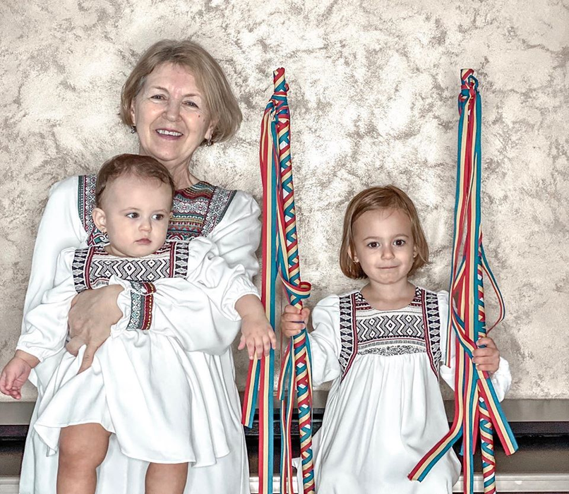 Cum s-a fotografiat Andreea Bălan cu fetele și mama ei de Ziua Națională a României
