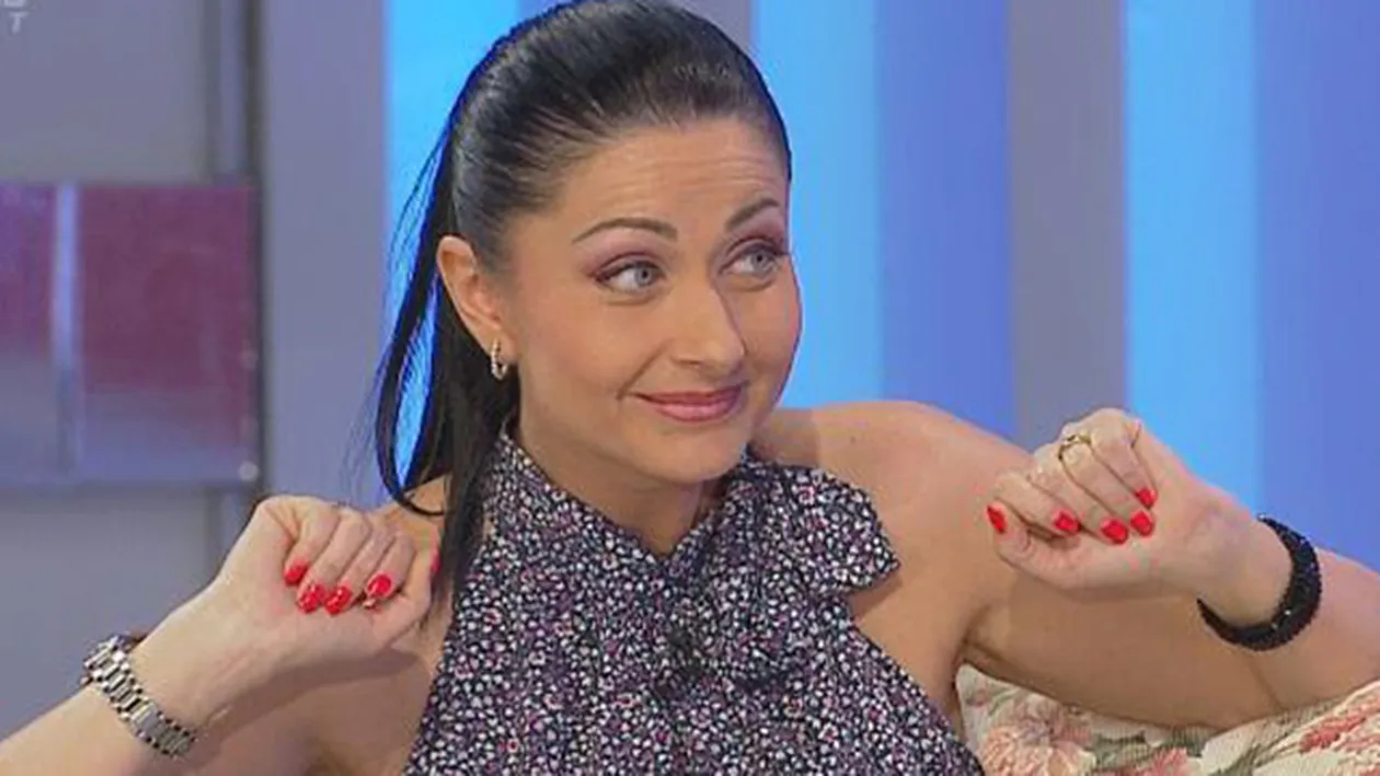 Marcel Toader are simtul umorului! Nu i-a dat Gabrielei papucii, ci chiloţii! Vezi reactia brunetei când i-a văzut