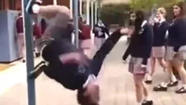 VIDEO Cum sa (NU) impresionezi fetele! Cea mai tare cazatura in cap!