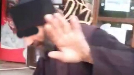Un presupus preot, surprins beat manga! “Danseaza un pic ca Michael Jackson, danseaza bre ca Michael Jackson!”