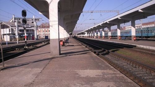 Scene șocante pe peronul gării din Cluj-Napoca. Un bărbat a încercat să violeze o tânără care aștepta trenul spre casă