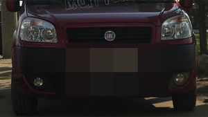 Cum a fost "pedepsit" un sofer din Iasi pentru ca si-a parcat masina pe trotuar! Totusi, proprietarul a rasuflat usurat!
