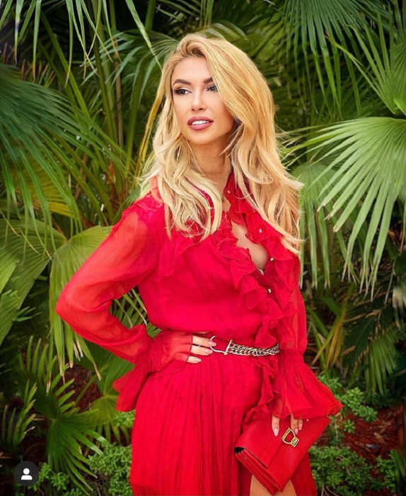 Andreea Bălan mănâncă dulciuri și ciocolată (Foto: Instagram)