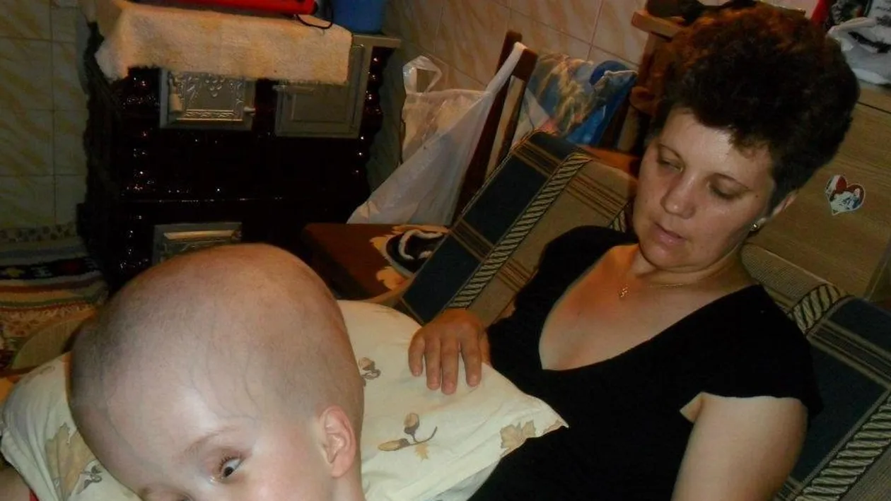 El este Vladut si stie ca va muri. Povestea tulburatoare a unui baietel de opt ani din Bacau, cu o malformatie socanta!