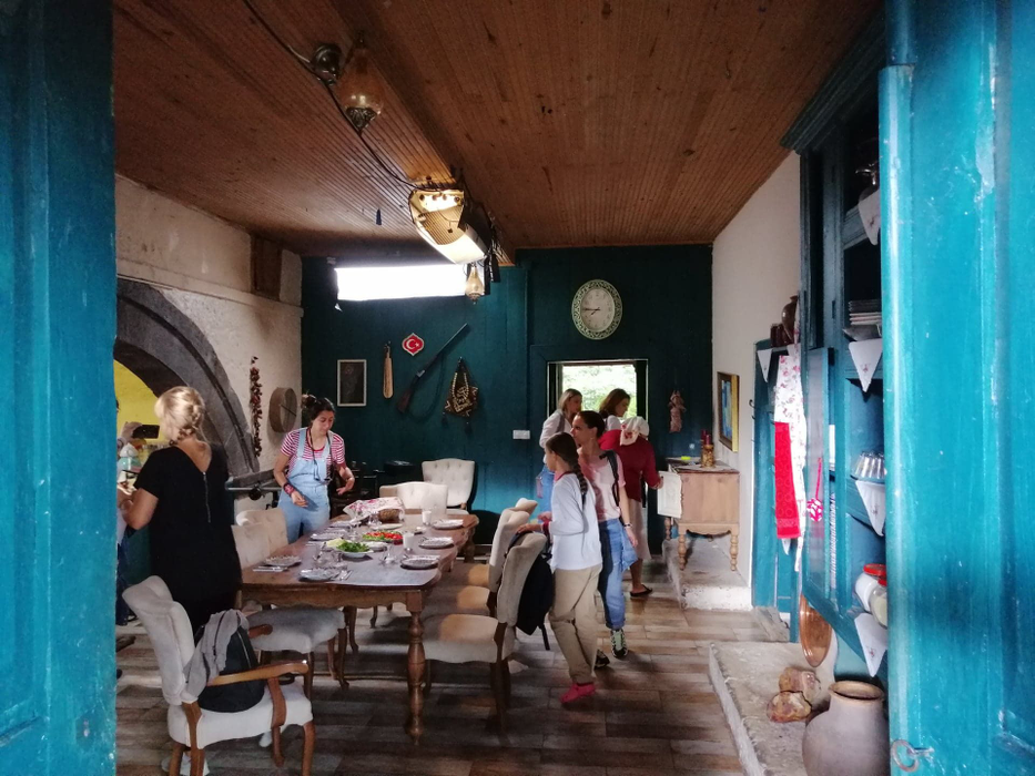 Imagini în exclusivitate din Turcia, de pe platoul de filmare al serialului-fenomen ”Lacrimi la Marea Neagră”, difuzat de Kanal D!