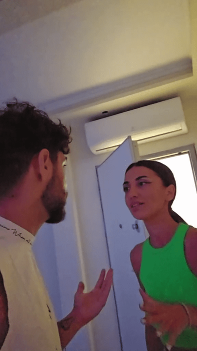 Imagini halucinante! Bianca Mitroi a intrat peste Robert Braia în casă, în miez de noapte: ”Zice că sunt criminal de pisici și tot ea vine la mine”