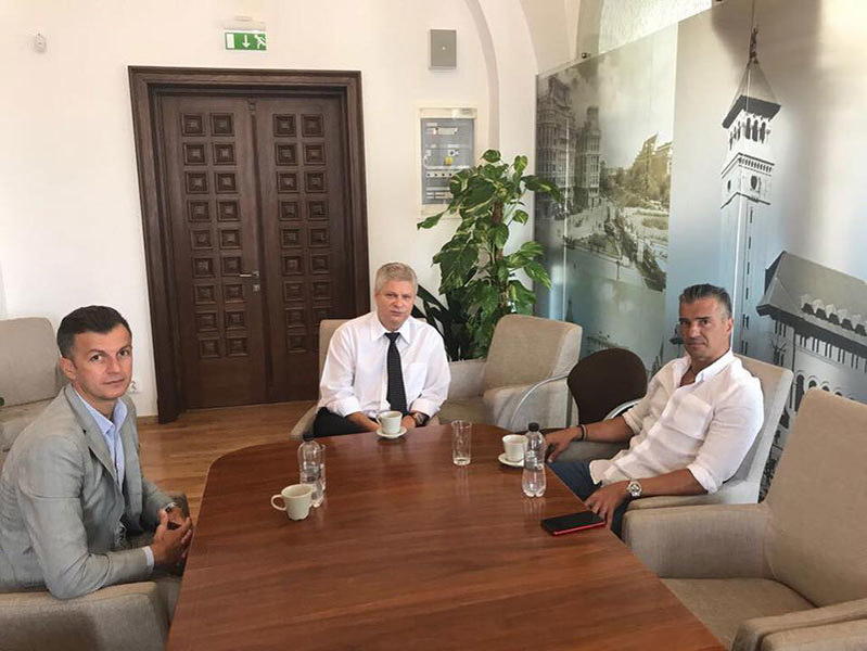 Ovidiu Burcă (stânga) este manager la Academia Rapid