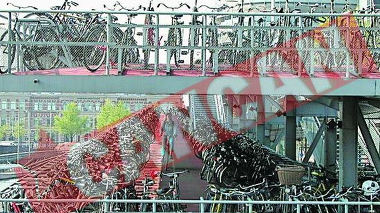 Bucurestenii au piste pentru biciclete, dar nu si "parcari" pentru ele