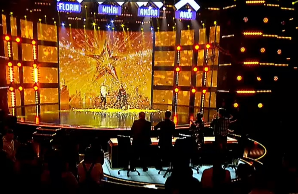 O tânără înzestrată a luat Golden Buzz la “Românii au talent”! Ce a făcut în timp ce avea căștile pe urechi și un mop în mână