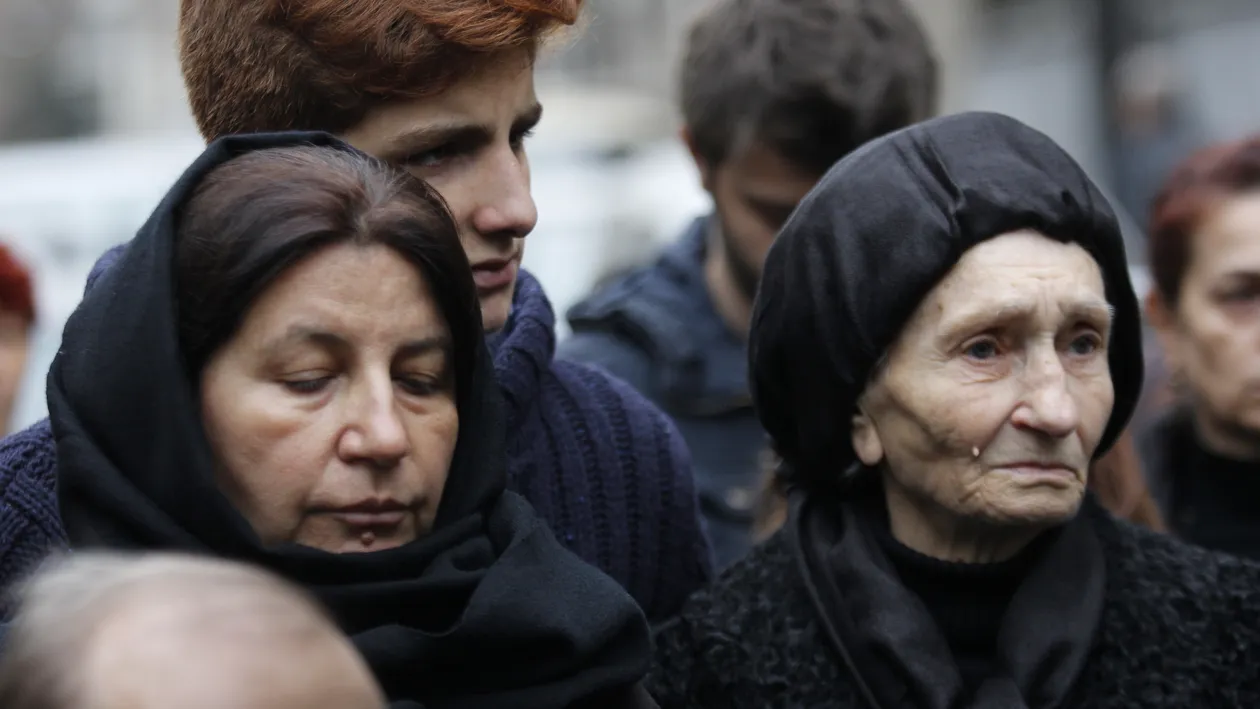 Familia lui Serban Ionescu se reuneste de Craciun! Magda petrece sarbatorile cu Carol si cu soacra ei!