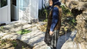 FOTO / Povestea bătrânei care a donat 10.000 de lei pentru Catedrala Mântuirii Neamului. A făcut foamea ca să poată strânge bani şi stă într-o casă cu termopane