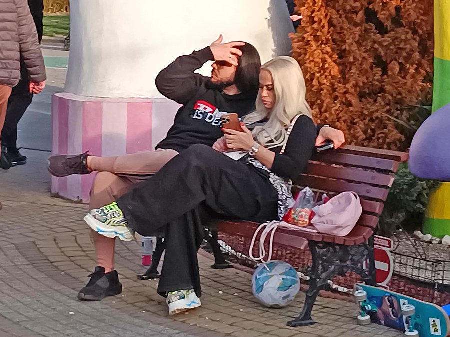 Anda Adam și soțul s-au relaxat în parc 