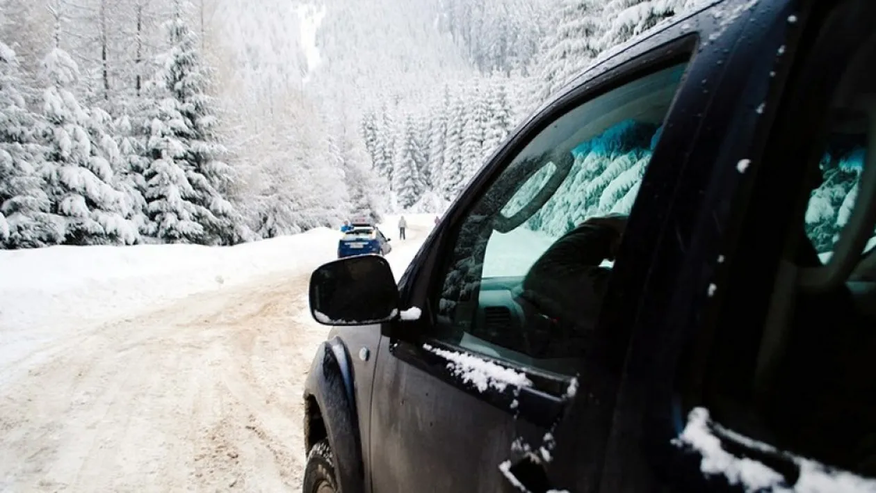 Ai rămas înzăpezit? Iată câteva sfaturi care îţi pot salva viaţa în caz de viscol