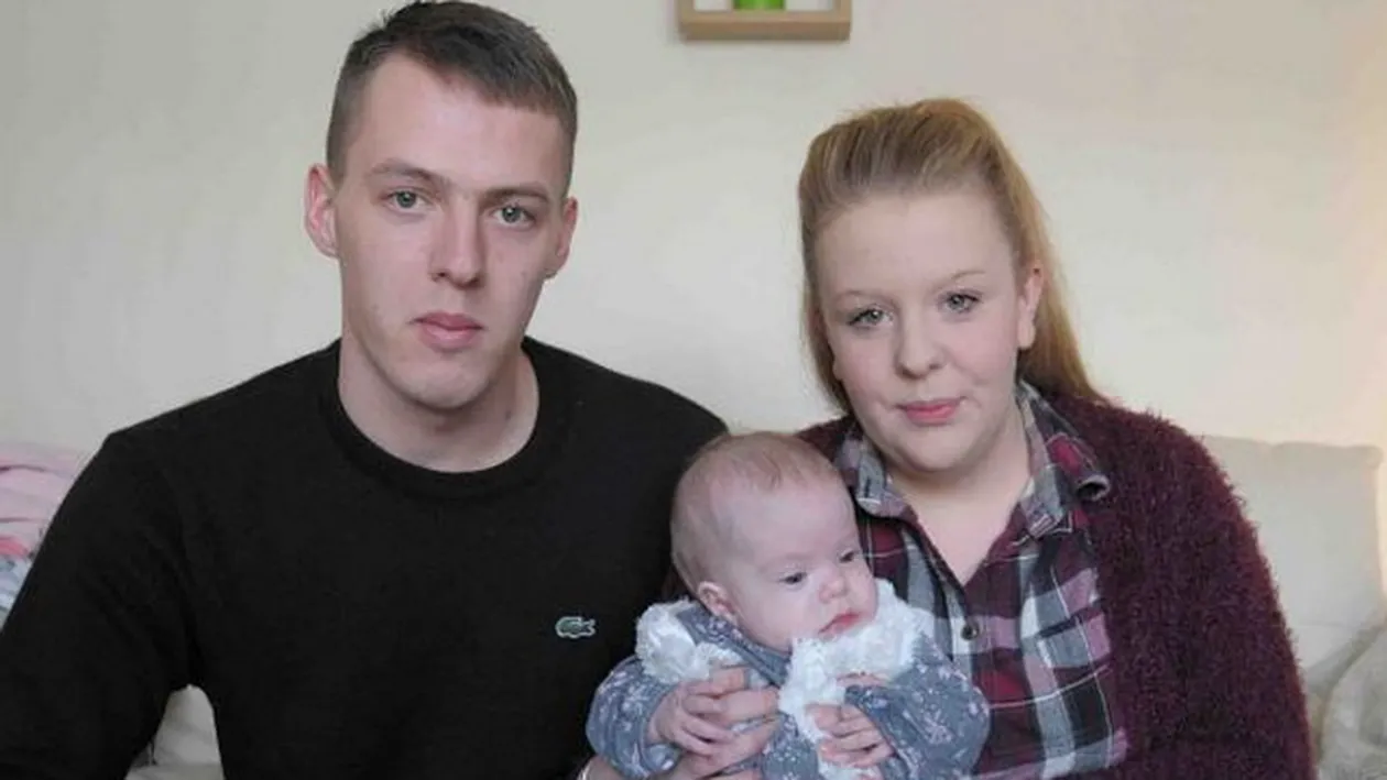 Medicii au ramas uimiti ca fetita aceasta mai traieste! Este un miracol!