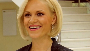 Gabriela Firea a scris poezii în urmă cu 16 ani: "Mi s-ar descifra tatuajele desenate de tine pe sâni"! 