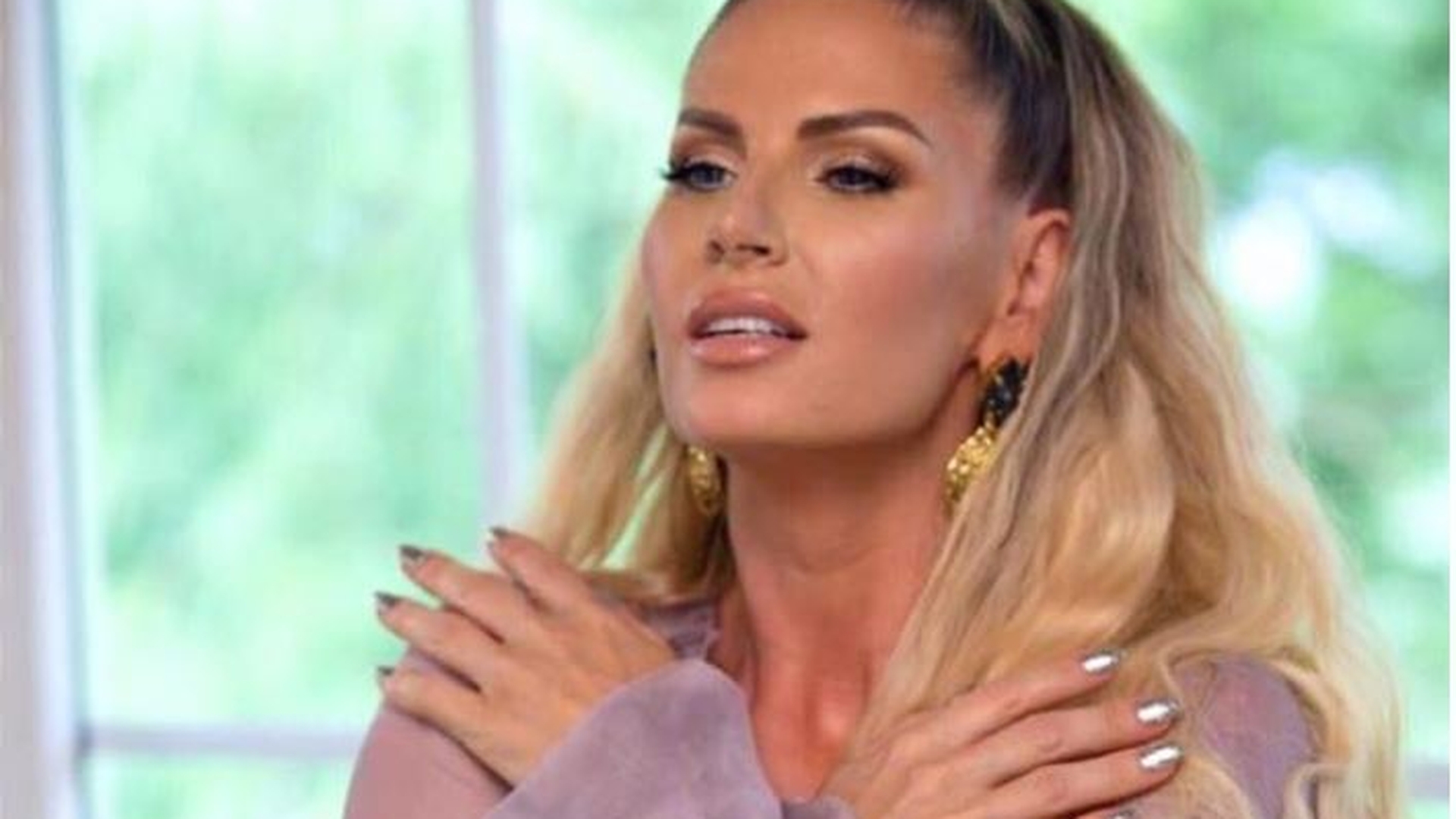 Poza care i-a înnebunit pe fani! Andreea Bănică s-a fotografiat goală în cadă!