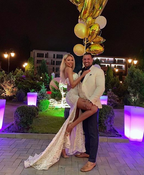 Alex Bodi și Bianca Drăgușanu au trecut la nivelul următor. Milionarul a dus-o pe blondină în vizită la bunica lui, în Mediaș