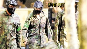 Angelina si Brad, in plin razboi. Stai pe loc sau te impusc!
