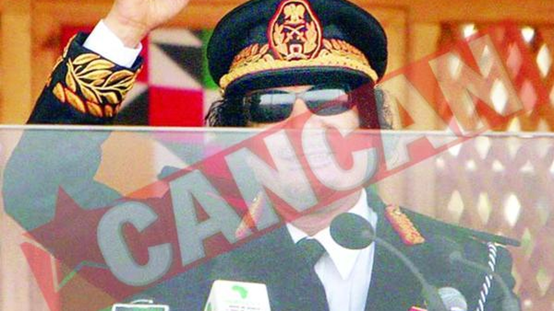 Gaddafi Il face complexat pe Obama