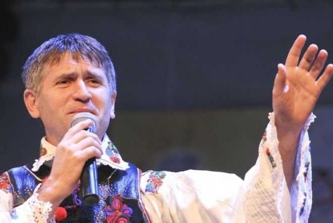 Un tânăr susţine că preotul Cristian Pomohaci l-a agresat în maşină. „Mi-a oferit 100 lei şi mi-a spus să-mi fac…”