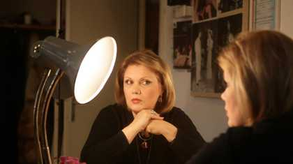 Adriana Bahmuţeanu, fotografiată la priveghiul lui! Lacrimi şi durere în showbiz