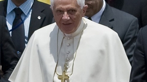 Papa Benedict a calcat stramb! Nu a luat cina in taina, ci noaptea tarziu, intr-un restaurant din afara Vaticanului!