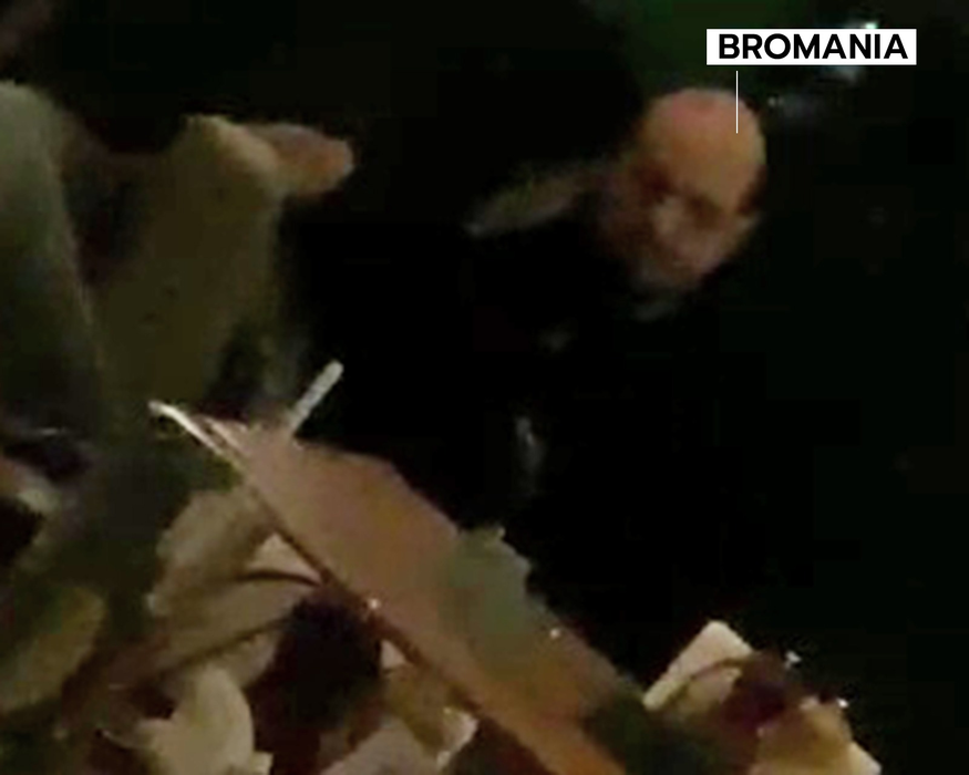 BRomania se distrează pe cinste la restaurant, în compania unei domnișoare / Sursă foto: CANCAN.RO