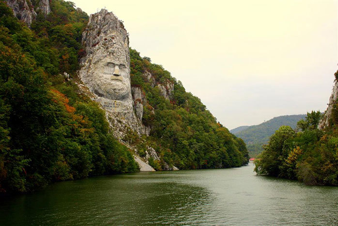 Capul lui Decebal şi Cazanele Dunării – sculptura omului alături de cea a naturii