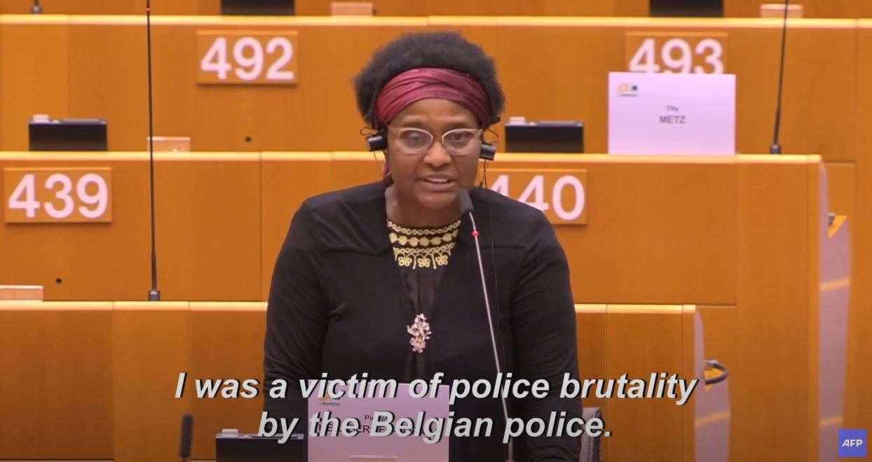 O eurodeputată de culoare a fost agresată de polițiștii din Bruxelles! Pierrette Herzberger-Fofana a povestit totul în Parlamentul European: “A fost o experiență traumatizantă”