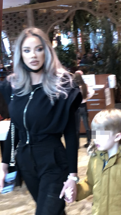 Bianca Drăgușanu a ieșit la mall cu o prietenă, după despărțirea de Gabi Bădălău
