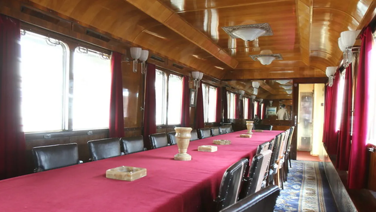Galerie foto de senzatie din luxosul tren regal! Ce crezi, iti permiti sa-l inchiriezi?