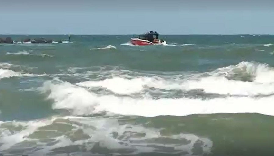 Trupul copilului de 12 ani dispărut în apele mării a fost găsit între stabilopozii din Mamaia
