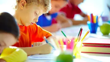 Şi-a rugat mama să îi scrie o scutire pentru şcoală, dar nu se aştepta la asta! Ce a scris femeia pe foaie!