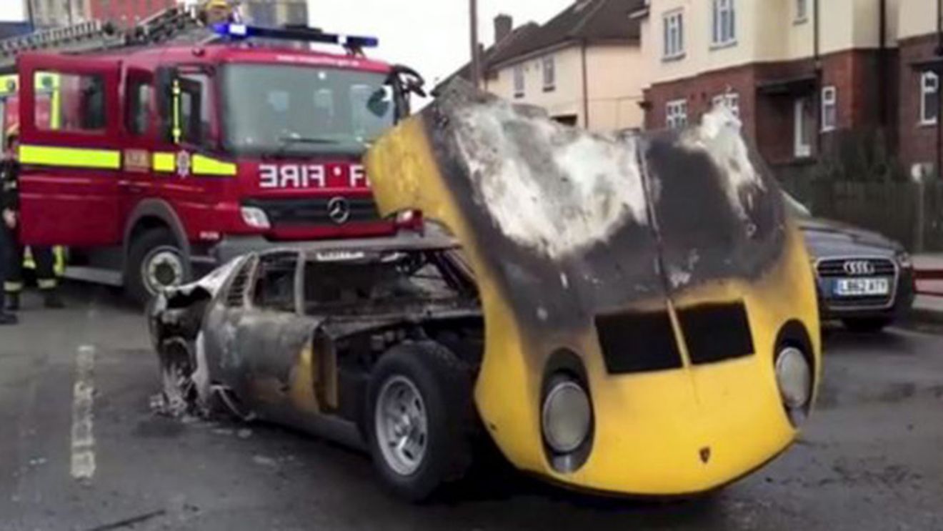 "Nu pot sa cred ca vad asta!" Vezi cum a disparut in flacari un Lamborghini de peste 1 milion de EURO!