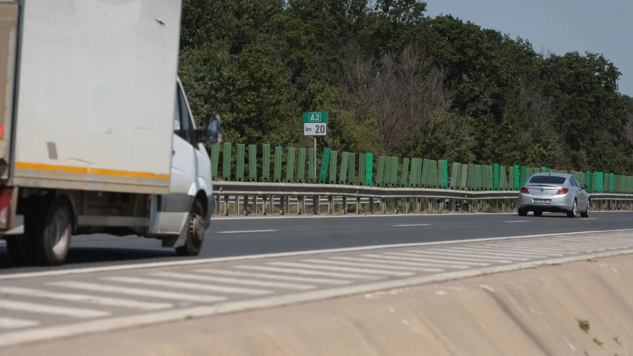 Autostrada A2, închisă temporar după ce resturi de animale sacrificate au fost împrăștiate pe carosabil