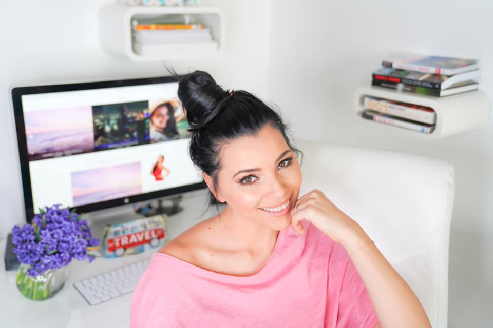 Primul job în televiziune pentru Corina Caragea a fost la “Surprize, Surprize”, dar a demisionat după 3 luni. Ce i-a spus Andreea Marin, fosta ei șefă, înainte să plece