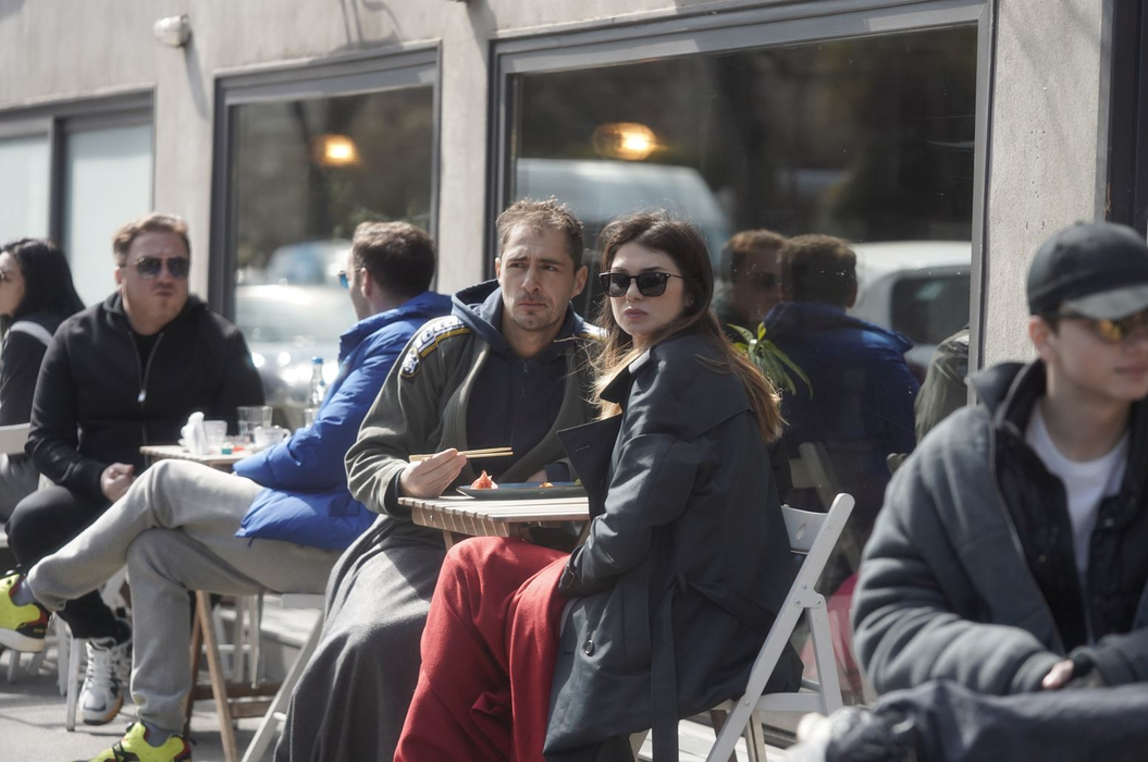 Vladimir Drăghia și Alice Cavaleru au profitat de vremea bună (Foto: CANCAN.RO)